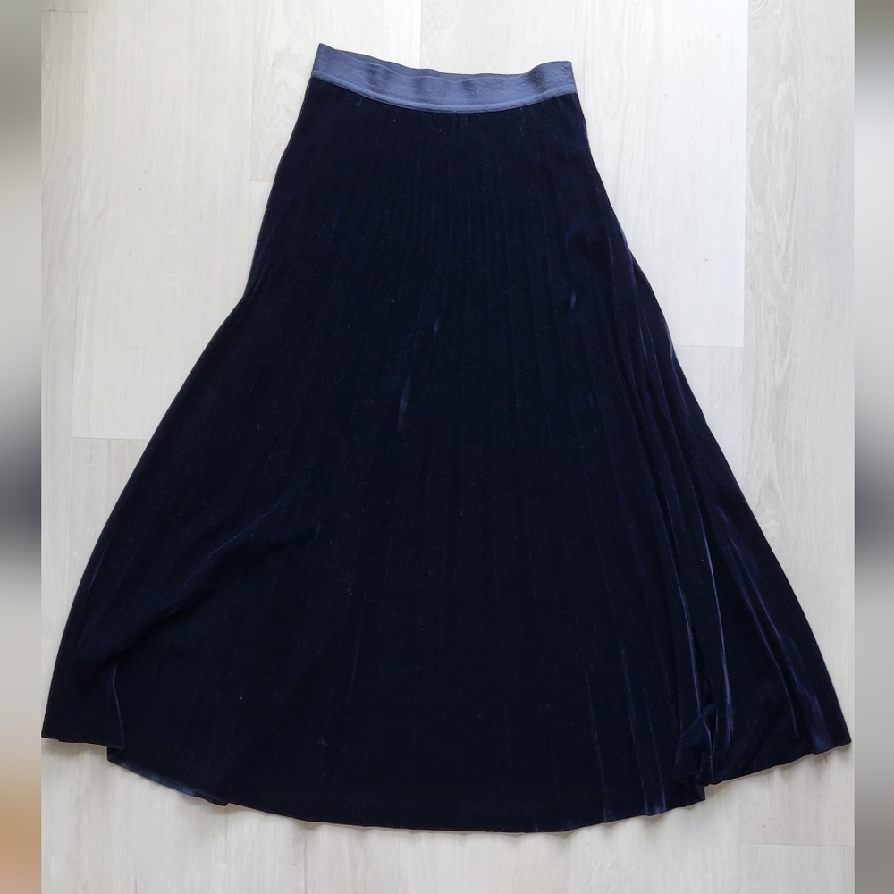 Sandro navy velvet pleated midi skirt, size XXS